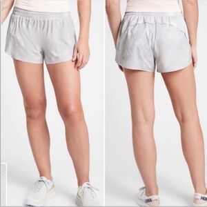 Athleta Printed Hustle 3” Shorts in Nebula Dot Gray/White, Size Medium
